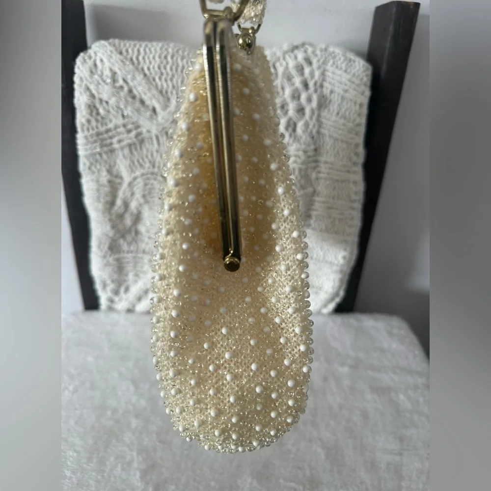 Vintage 1960’s Corde-Beaded Handbag With Kiss Lock